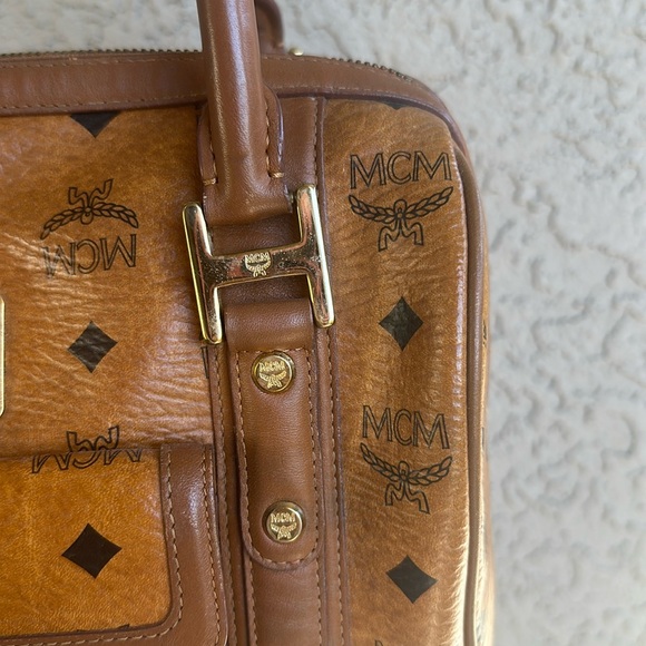 {VGUC} MCM monogram hand bag - Picture 5 of 15